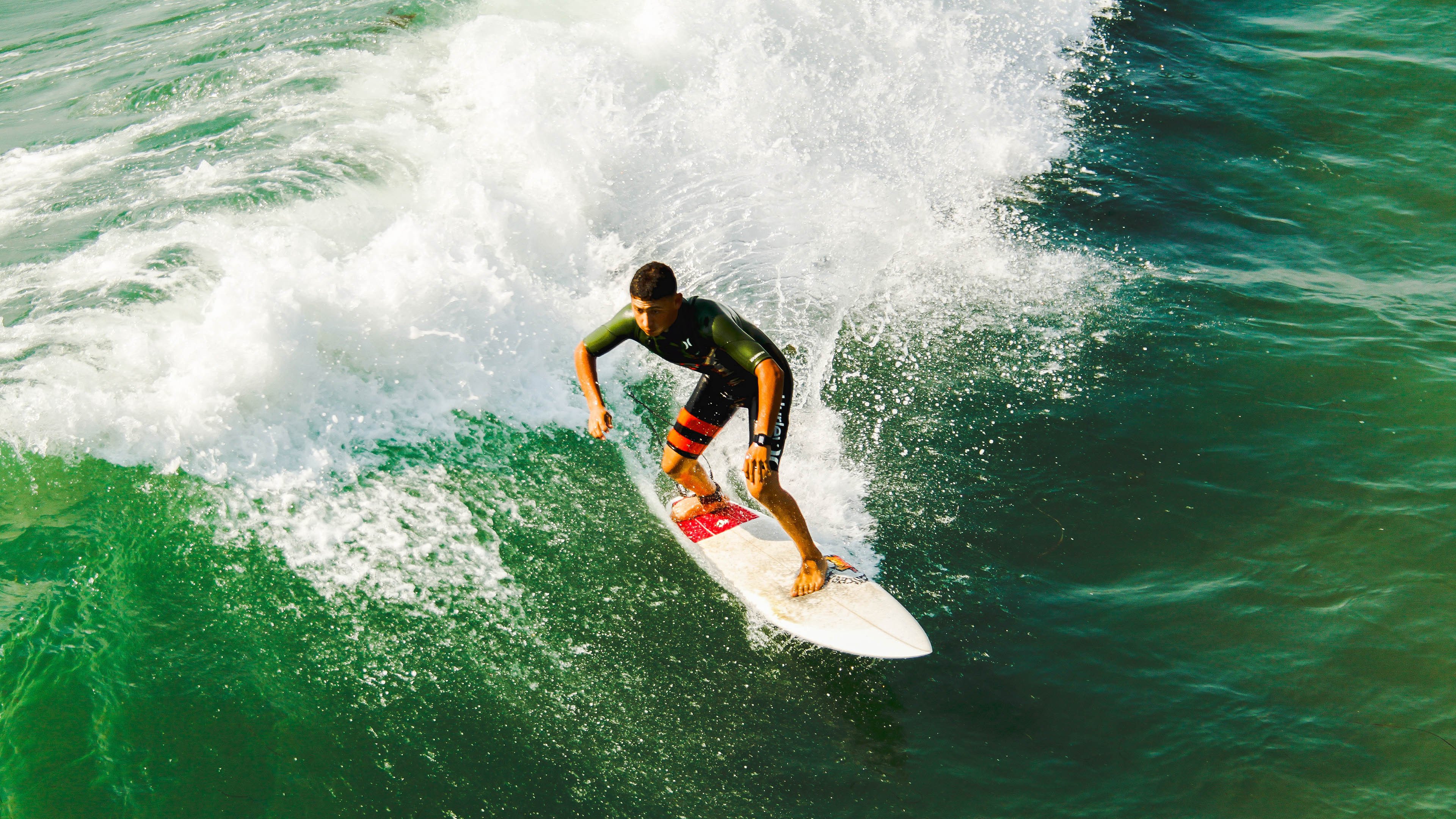 青少年足球暑期集训营报名人数创历史新高，青少年足球培训班收费标准